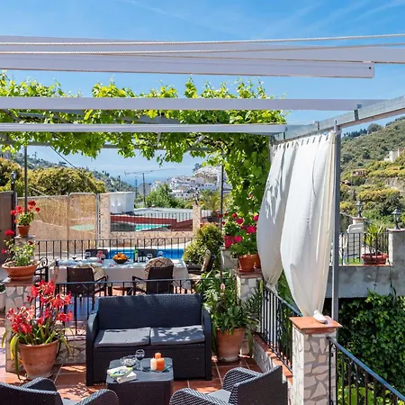 Lovely In With House A Panoramic View *